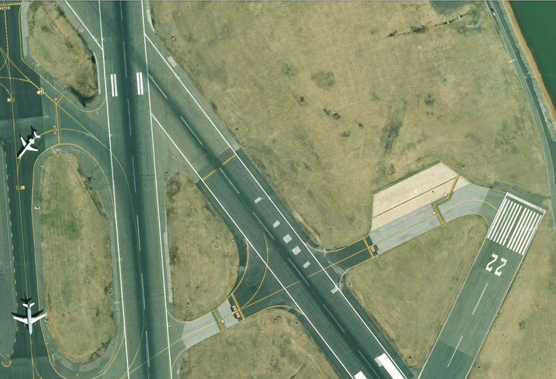 Illustration for article titled Satellite pictures of airports reveal their extreme complexity
